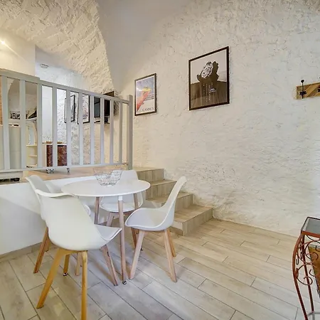 Sandra - Atypical And Charming - Suquet - Vca *